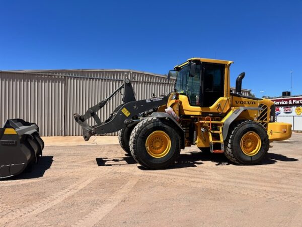 2022 Volvo L90F Loader