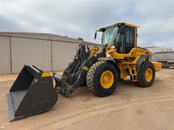2022 Volvo L90F Loader