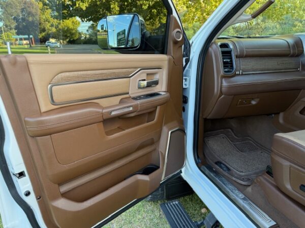 2019 RAM 2500 Megacab Longhorn - Image 20