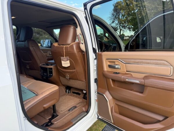 2019 RAM 2500 Megacab Longhorn - Image 29