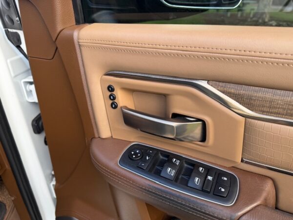 2019 RAM 2500 Megacab Longhorn - Image 34
