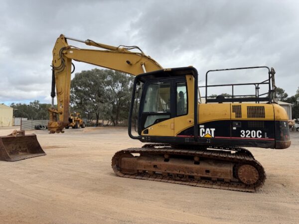 2004 Caterpillar 320CL Excavator - Image 2