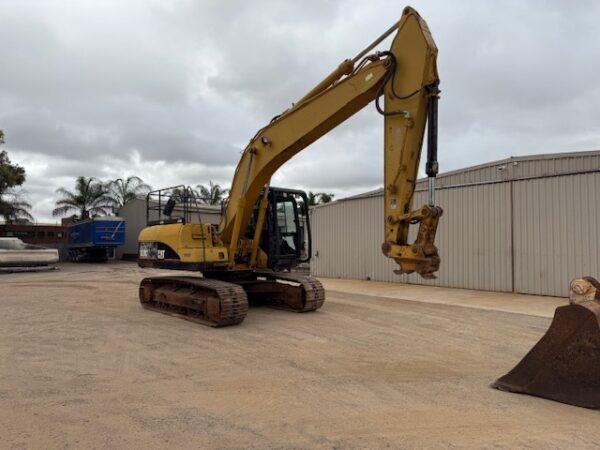2004 Caterpillar 320CL Excavator - Image 6