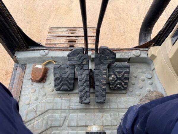 2004 Caterpillar 320CL Excavator - Image 20