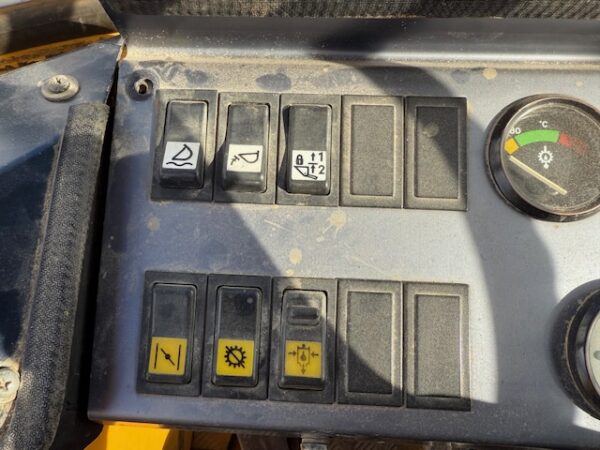 1993 Volvo L70 Loader/IT - Image 21