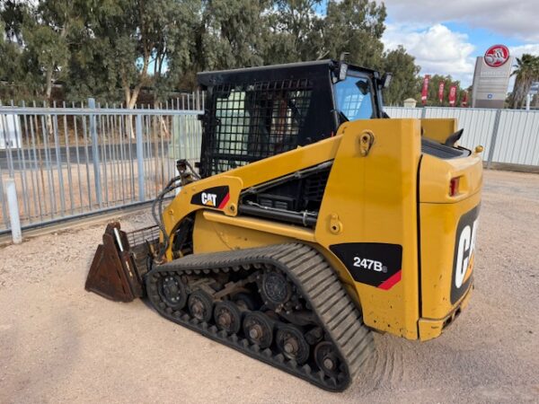 2012 Caterpillar 247B3 skid steer - Image 2