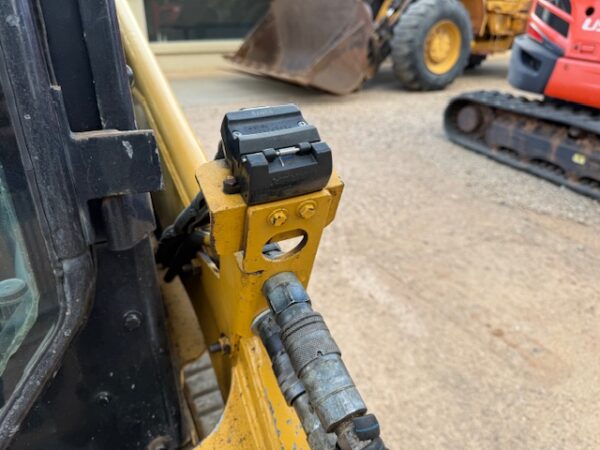 2012 Caterpillar 247B3 skid steer - Image 16