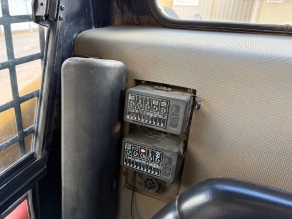 2012 Caterpillar 247B3 skid steer - Image 27