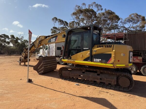 2011 Caterpillar 320DLRR Excavator - Image 12