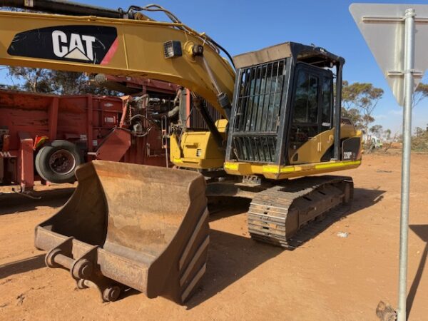 2011 Caterpillar 320DLRR Excavator - Image 13