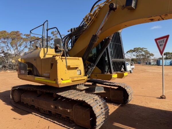 2011 Caterpillar 320DLRR Excavator - Image 16