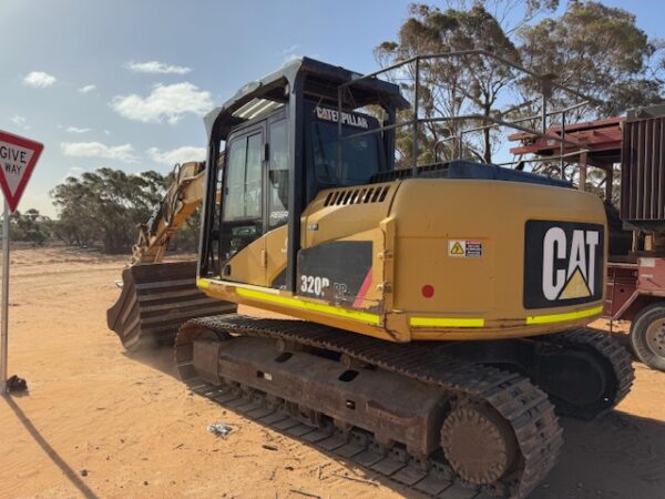 2011 Caterpillar 320DLRR Excavator - Image 19