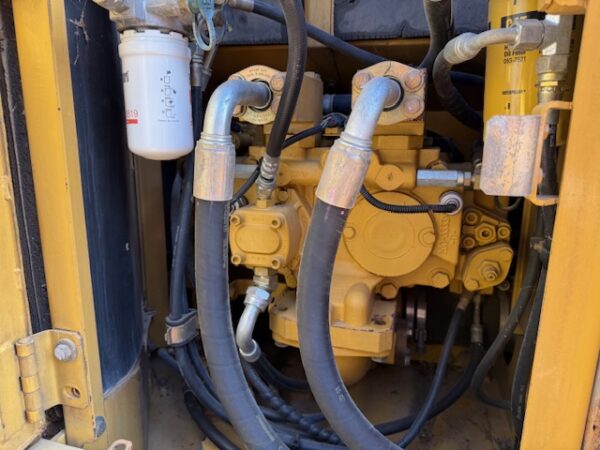 2011 Caterpillar 320DLRR Excavator - Image 24