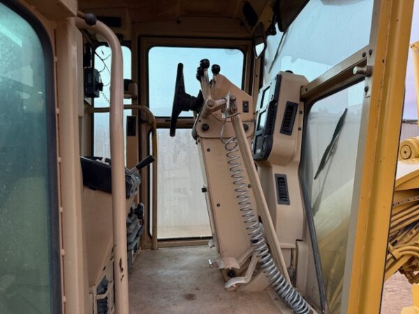 2005 Caterpillar 12H Series II Grader - Image 15