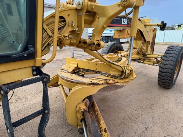 2005 Caterpillar 12H Series II Grader - Image 16