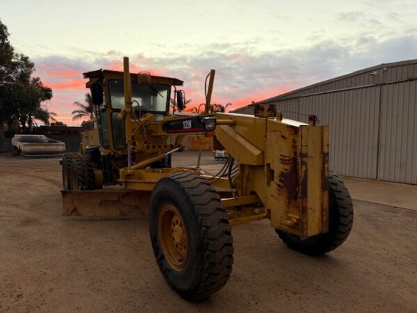 2005 Caterpillar 12H Series II Grader - Image 10
