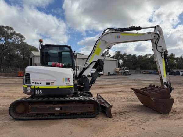 2015 Bobcat E85 Excavator - Image 5