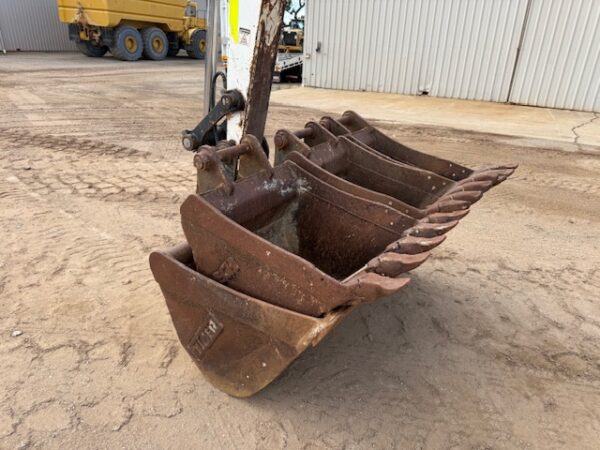 2015 Bobcat E85 Excavator - Image 10