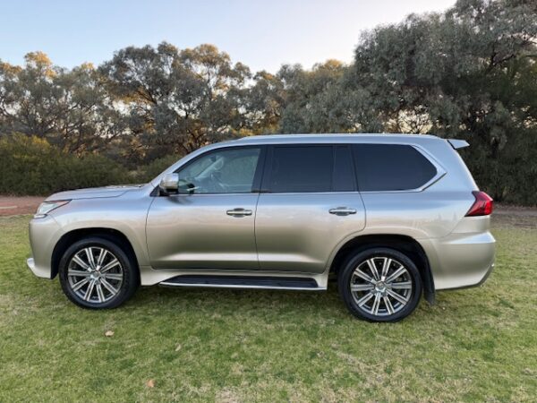 2016 Lexus LX570 Sports Luxury - Image 6