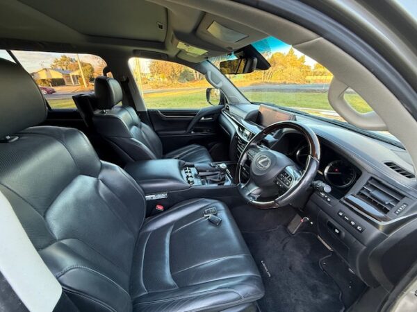 2016 Lexus LX570 Sports Luxury - Image 11