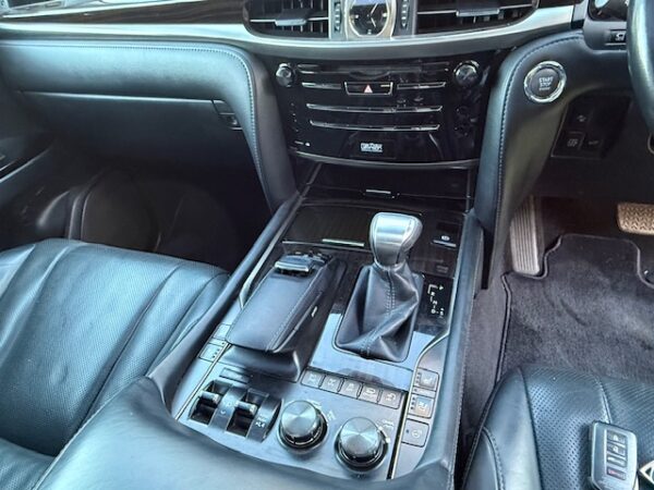 2016 Lexus LX570 Sports Luxury - Image 14