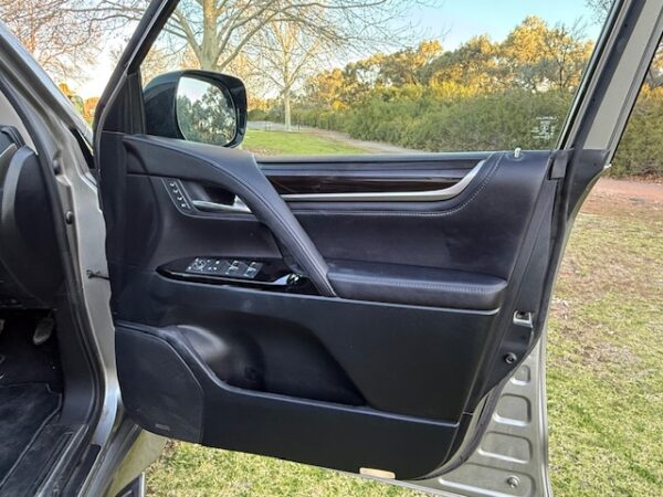 2016 Lexus LX570 Sports Luxury - Image 15
