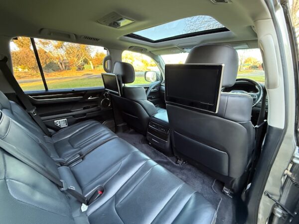 2016 Lexus LX570 Sports Luxury - Image 16