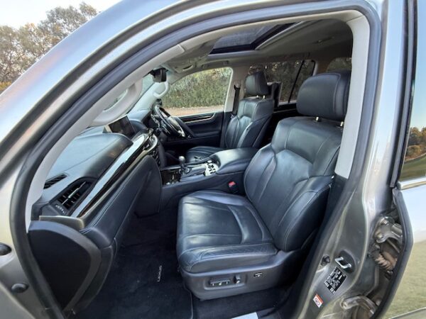 2016 Lexus LX570 Sports Luxury - Image 28
