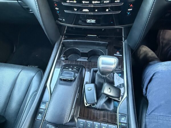 2016 Lexus LX570 Sports Luxury - Image 30
