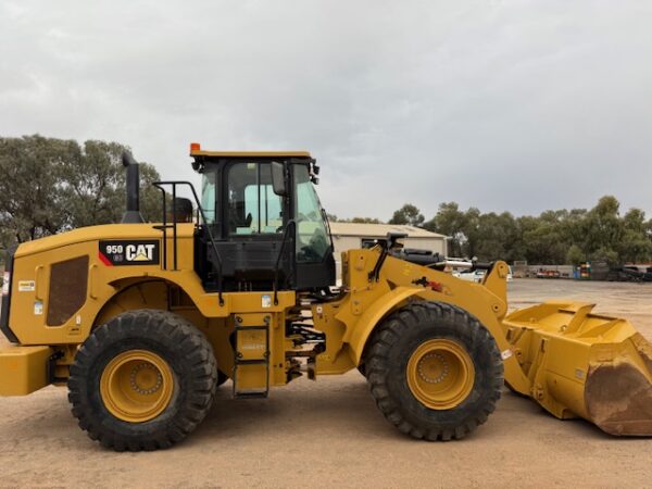 2017 Caterpillar 950GC Loader - Image 5