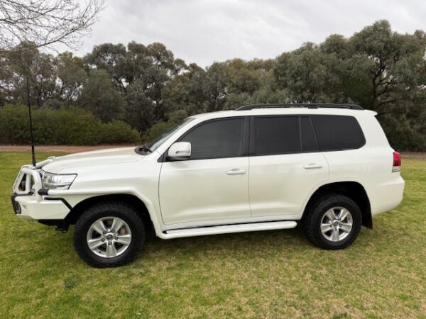 2017 Toyota Landcruiser Altitude VDJ200R - Image 4