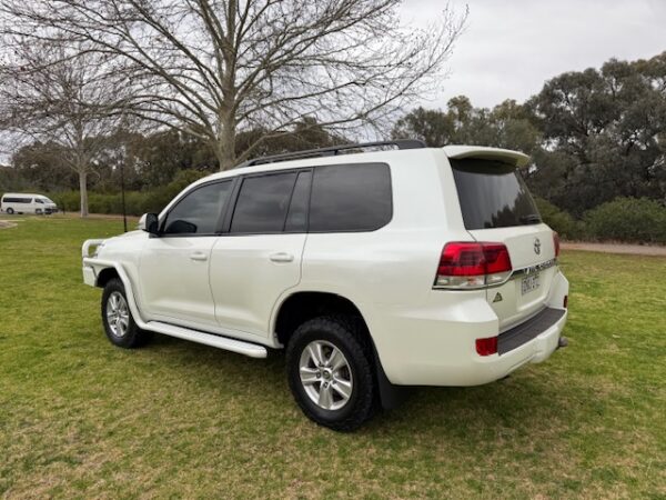 2017 Toyota Landcruiser Altitude VDJ200R - Image 5