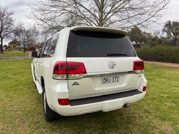 2017 Toyota Landcruiser Altitude VDJ200R - Image 6