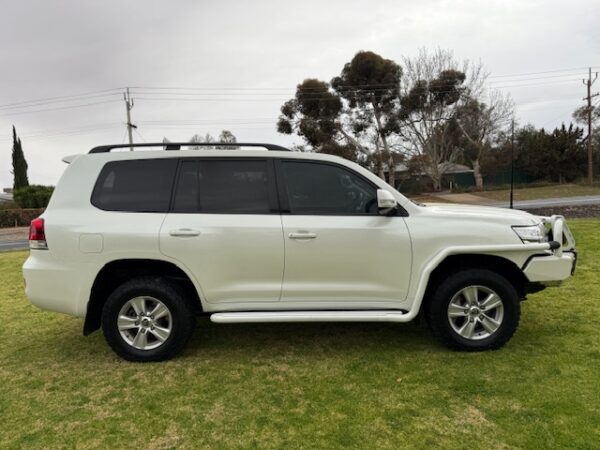 2017 Toyota Landcruiser Altitude VDJ200R - Image 9