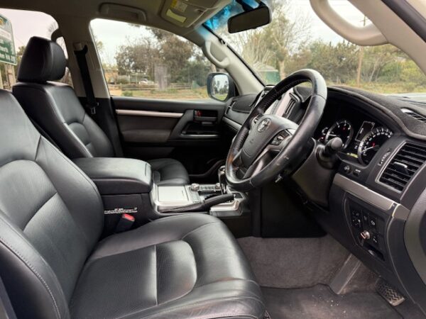 2017 Toyota Landcruiser Altitude VDJ200R - Image 10