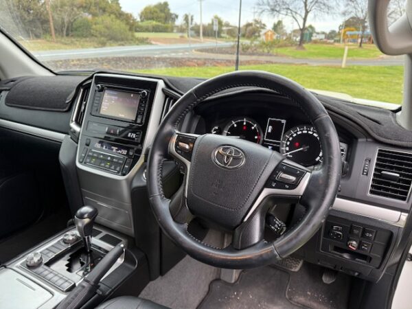 2017 Toyota Landcruiser Altitude VDJ200R - Image 11