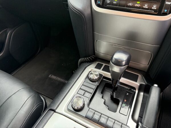 2017 Toyota Landcruiser Altitude VDJ200R - Image 12