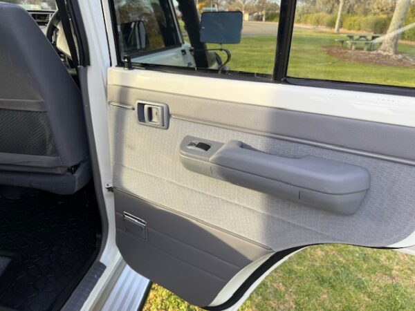 2019 VDJ79R Toyota Landcruiser GXL Twin cab - Image 11